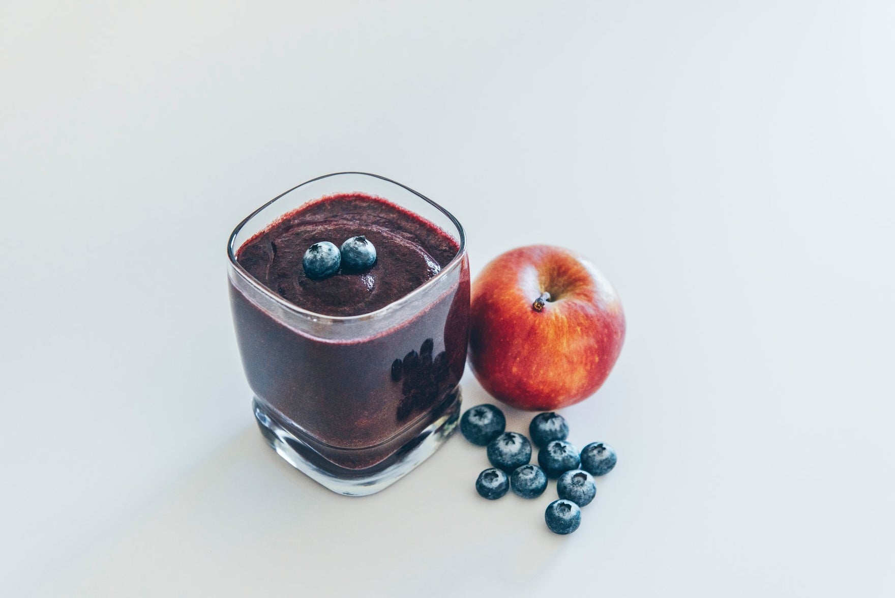 apple and blueberry smoothie